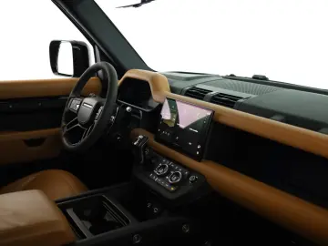 Defender 110 P525 AWD Black Pano HUD 360 AHK 22