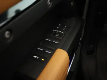 Defender 110 P525 AWD Black Pano HUD 360 AHK 22