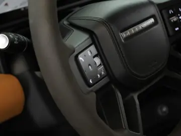 Defender 110 P525 AWD Black Pano HUD 360 AHK 22