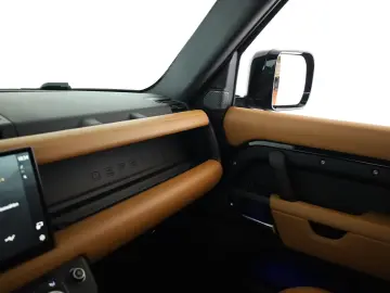 Defender 110 P525 AWD Black Pano HUD 360 AHK 22