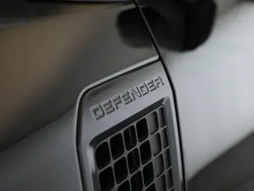 Defender 110 P525 AWD Black Pano HUD 360 AHK 22