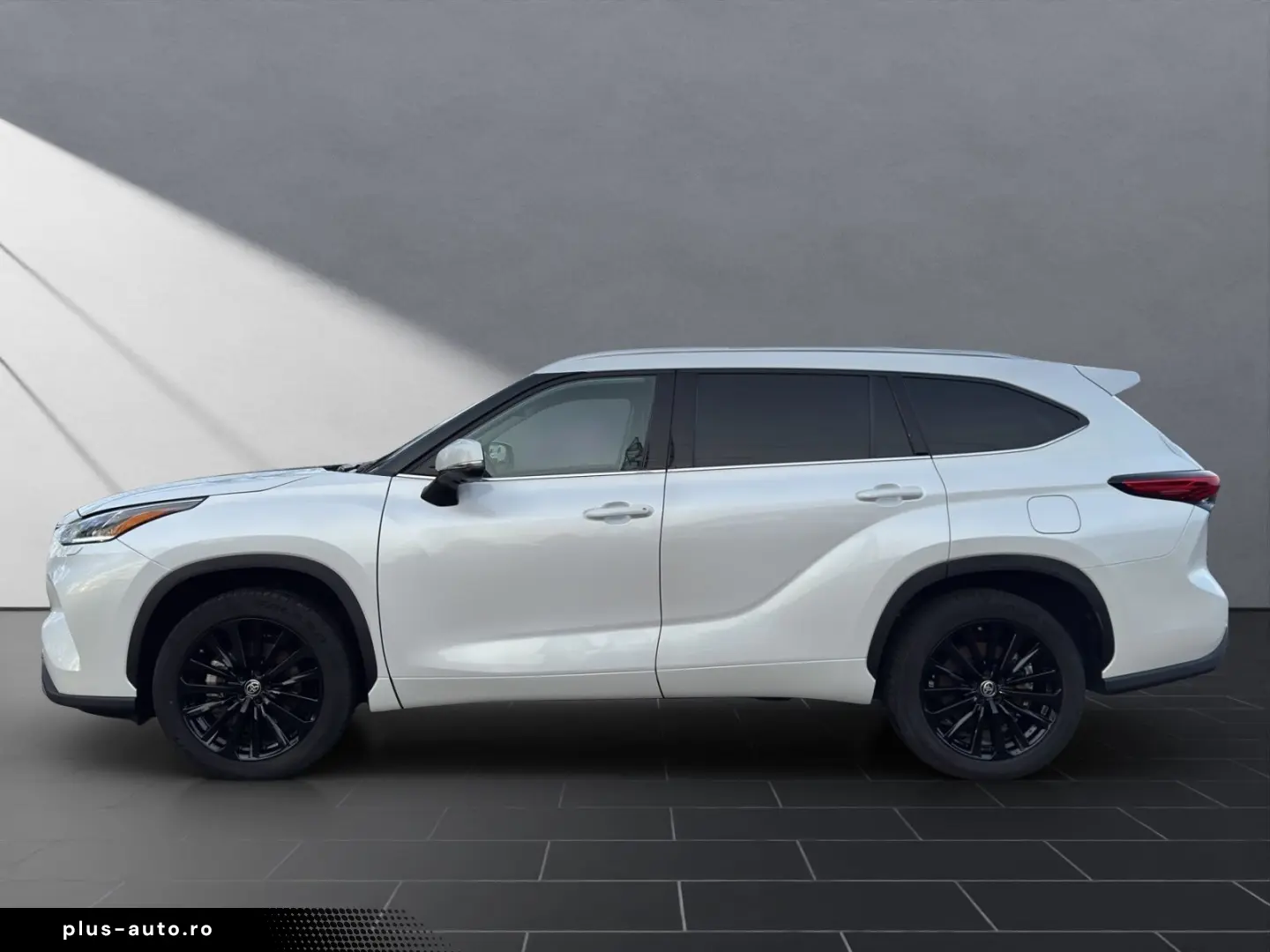 Highlander Hybrid Luxury 7 SITZER AHK LEDER HuD