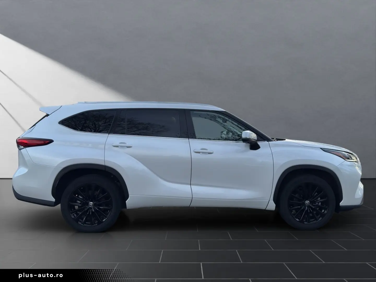 Highlander Hybrid Luxury 7 SITZER AHK LEDER HuD