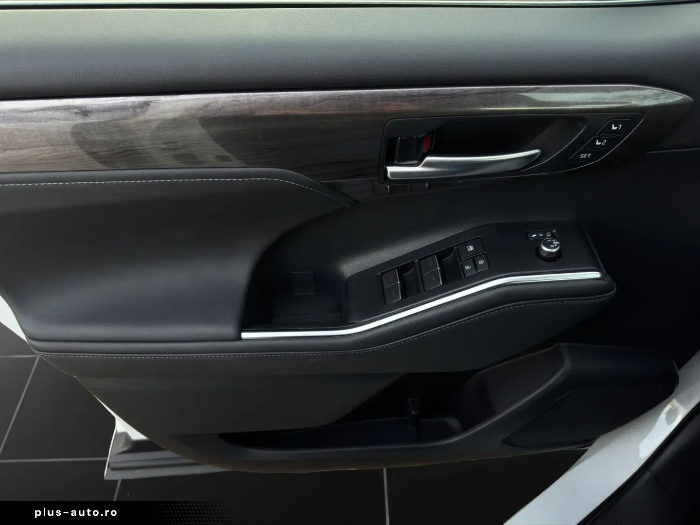 Highlander Hybrid Luxury 7 SITZER AHK LEDER HuD