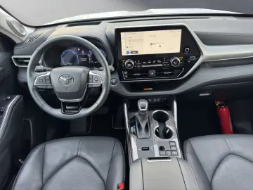 Highlander Hybrid Luxury 7 SITZER AHK LEDER HuD