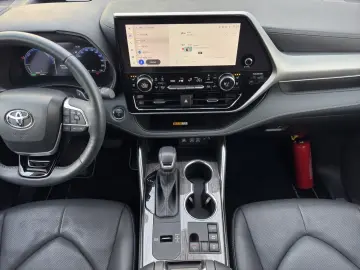 Highlander Hybrid Luxury 7 SITZER AHK LEDER HuD