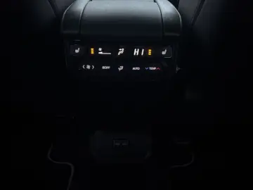 Highlander Hybrid Luxury 7 SITZER AHK LEDER HuD