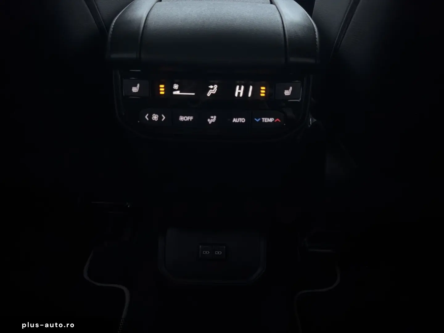 Highlander Hybrid Luxury 7 SITZER AHK LEDER HuD