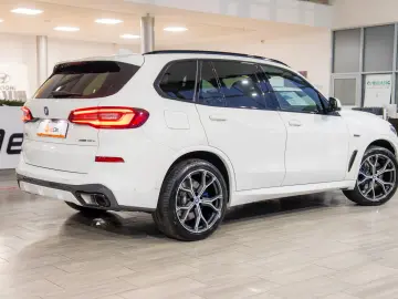 BMW X5 xDrive45e