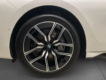 i7 eDrive50 629 - 0Anz M-Sport B&W DAPro Massage