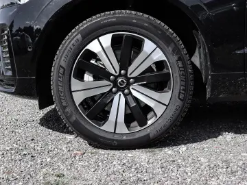 XC60 Plus Dark Recharge Plug-In Hybrid AWD T8 Tw