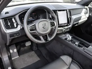 XC60 Plus Dark Recharge Plug-In Hybrid AWD T8 Tw