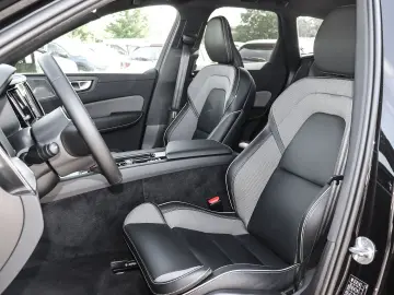 XC60 Plus Dark Recharge Plug-In Hybrid AWD T8 Tw