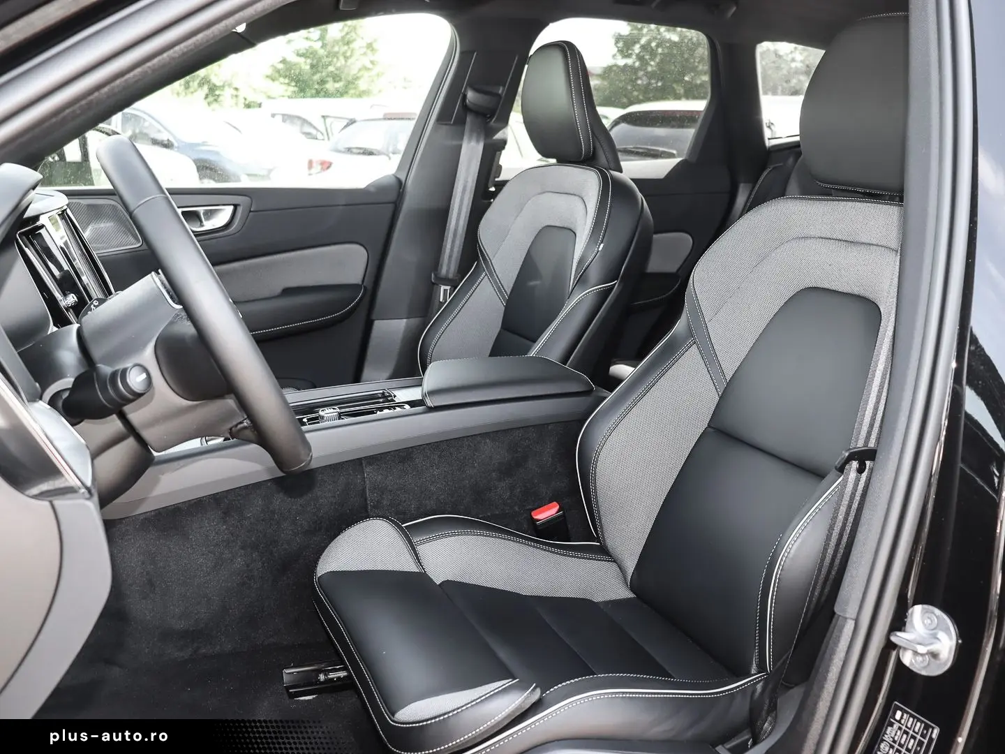 XC60 Plus Dark Recharge Plug-In Hybrid AWD T8 Tw