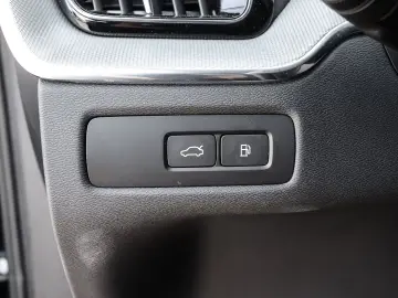 XC60 Plus Dark Recharge Plug-In Hybrid AWD T8 Tw