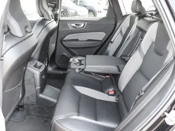 XC60 Plus Dark Recharge Plug-In Hybrid AWD T8 Tw