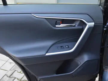 TOYOTA RAV 4 2 5 PLUG IN HYBRID AWD