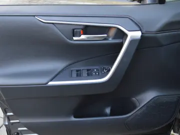 TOYOTA RAV 4 2 5 PLUG IN HYBRID AWD