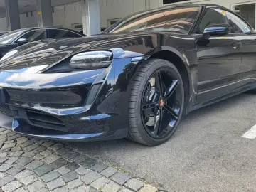 Porsche Taycan Turbo HUD Pano Sitzklima 360