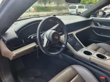 Porsche Taycan Turbo HUD Pano Sitzklima 360