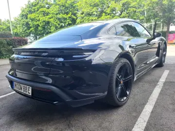 Porsche Taycan Turbo HUD Pano Sitzklima 360