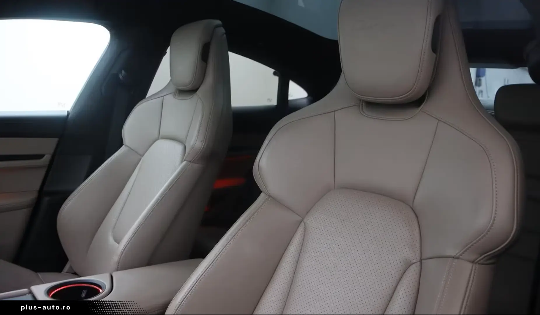 Porsche Taycan TURBO