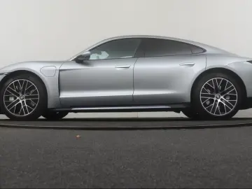 Porsche Taycan TURBO