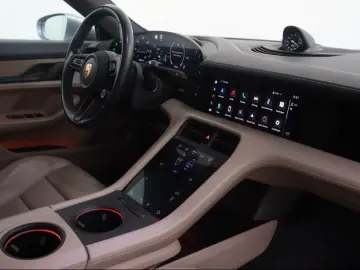 Porsche Taycan TURBO
