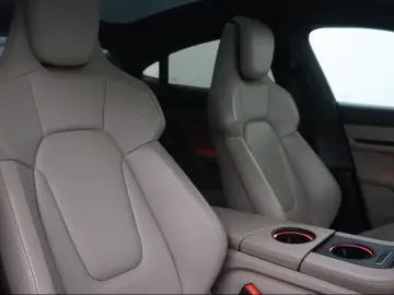 Porsche Taycan TURBO