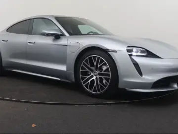 Porsche Taycan TURBO