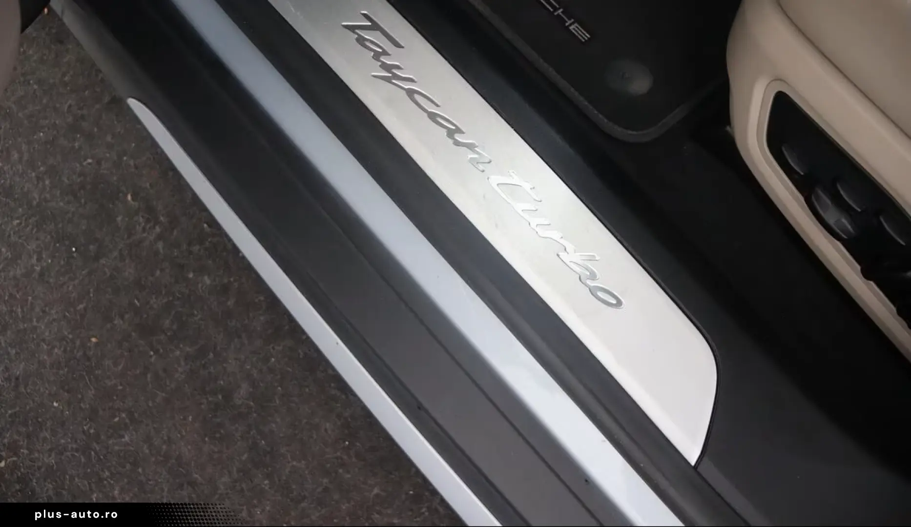 Porsche Taycan TURBO