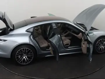 Porsche Taycan TURBO