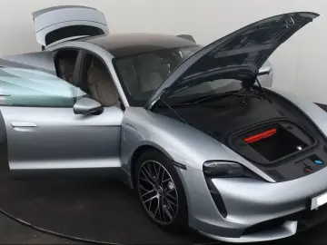 Porsche Taycan TURBO