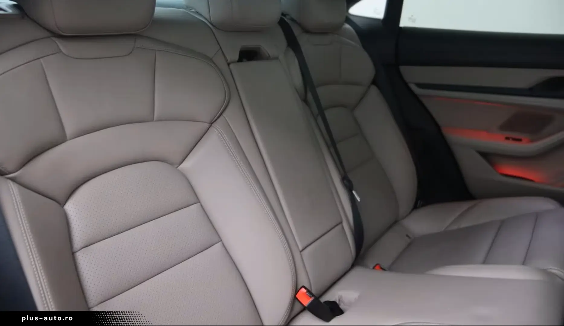 Porsche Taycan TURBO