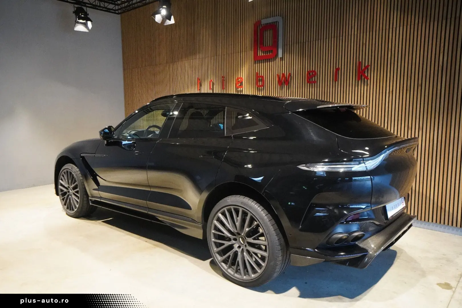 DBX 707 All in black  Carbon Pack