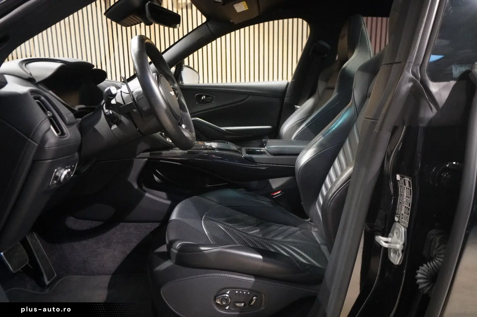 DBX 707 All in black  Carbon Pack