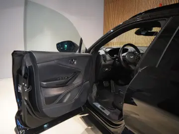 DBX 707 All in black  Carbon Pack