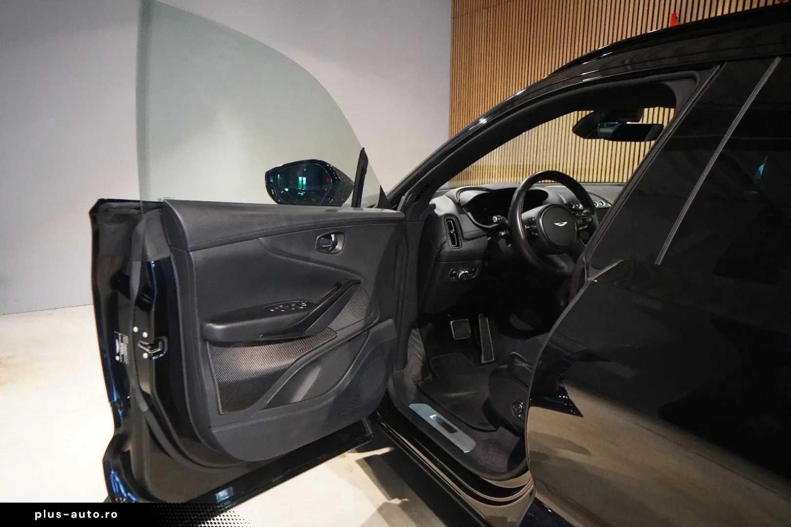 DBX 707 All in black  Carbon Pack