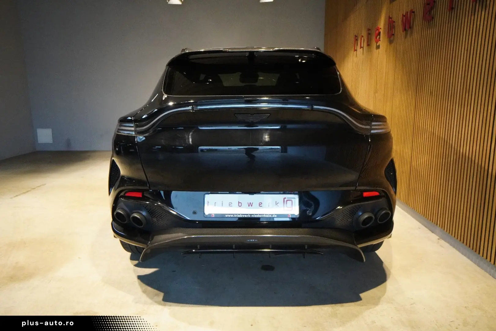 DBX 707 All in black  Carbon Pack