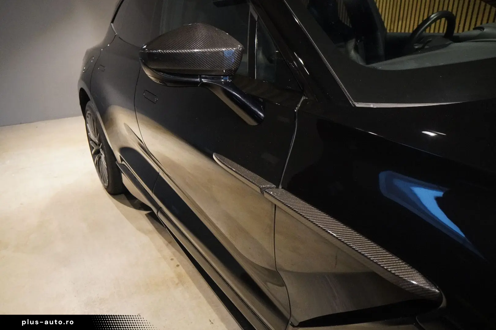 DBX 707 All in black  Carbon Pack