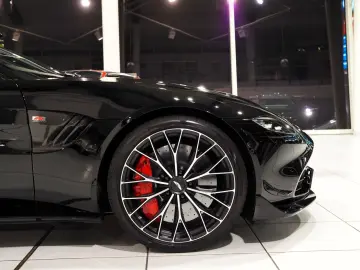 V8 Vantage F1 Edition CeramicBrakes Carbon Alcan