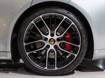 Panamera GTS SPORT-DESIGN BOSE LUFTFEDER. HUD