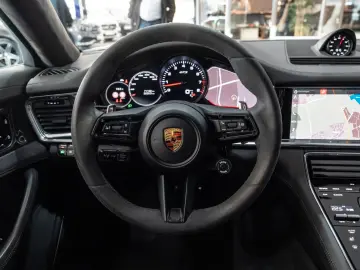 Panamera GTS SPORT-DESIGN BOSE LUFTFEDER. HUD