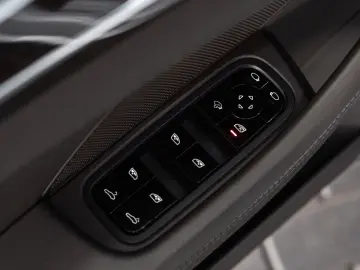 Panamera GTS SPORT-DESIGN BOSE LUFTFEDER. HUD