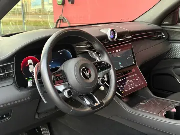 GRECALE MODENA AWD 330PS LEDER SKYHOOK 1HAND TOP