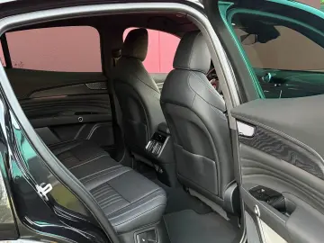 GRECALE MODENA AWD 330PS LEDER SKYHOOK 1HAND TOP