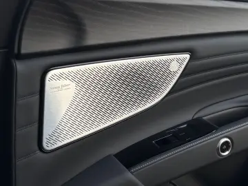 GRECALE MODENA AWD 330PS LEDER SKYHOOK 1HAND TOP