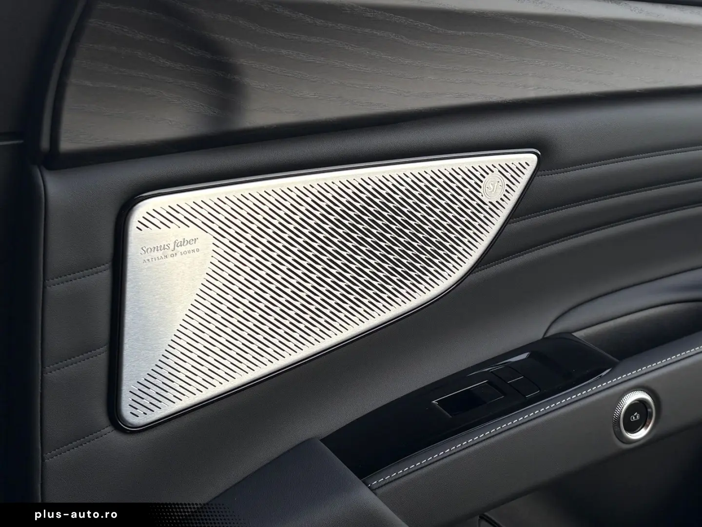 GRECALE MODENA AWD 330PS LEDER SKYHOOK 1HAND TOP