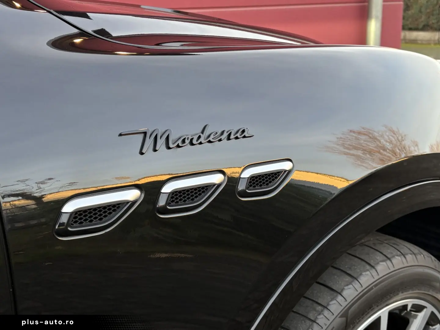 GRECALE MODENA AWD 330PS LEDER SKYHOOK 1HAND TOP