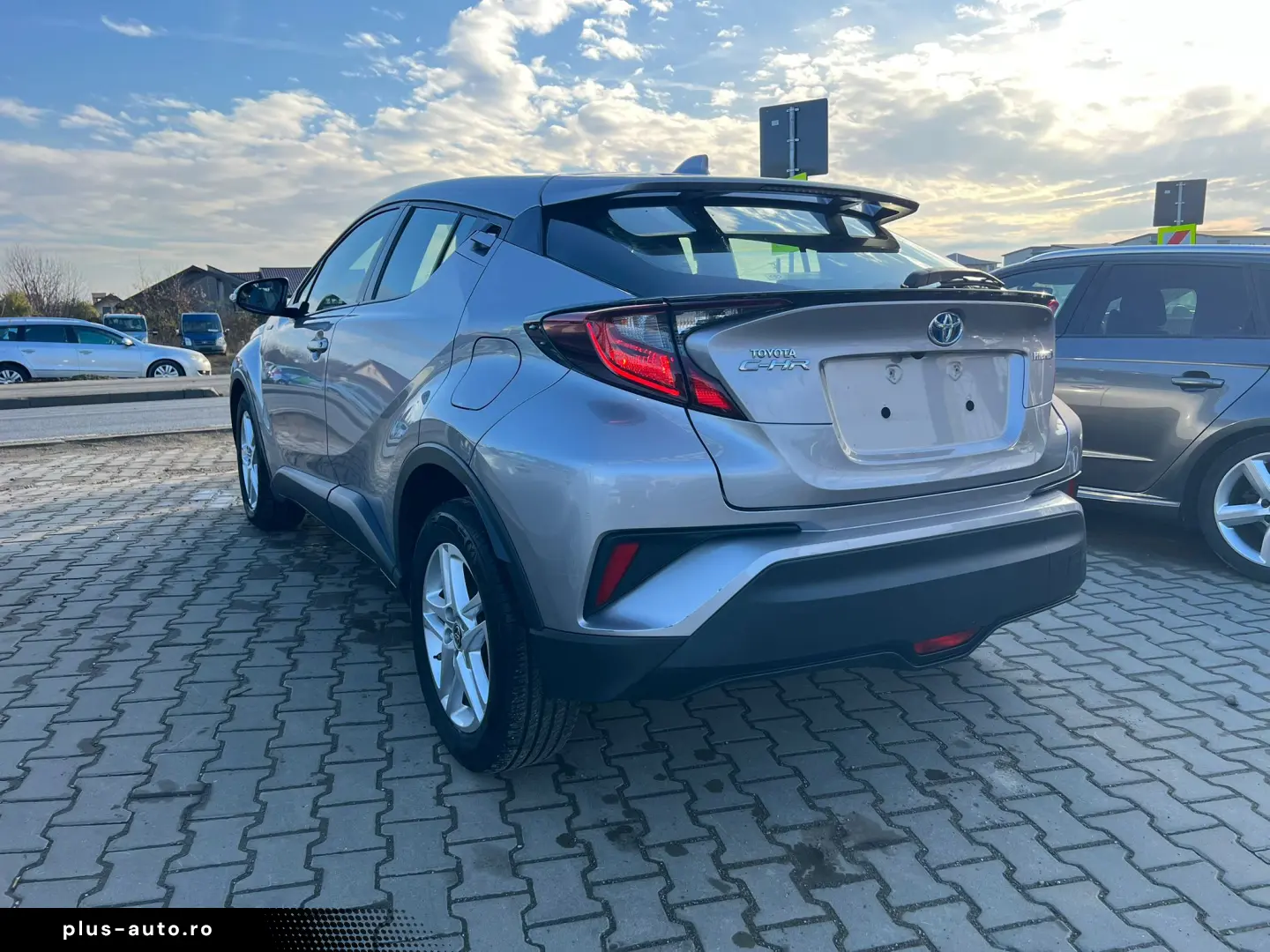TOYOTA C-HR 1.8 HIBRID